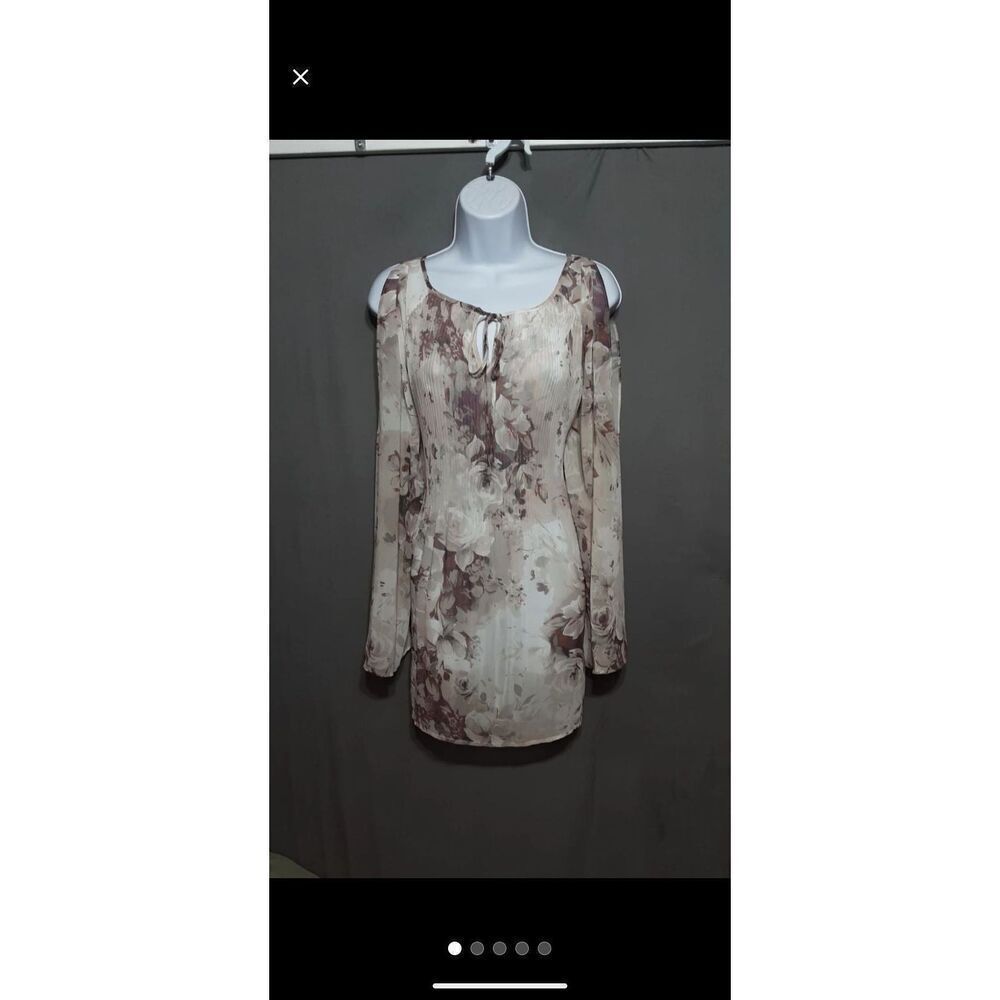 Jessica Simpson cold shoulder blouse med  *